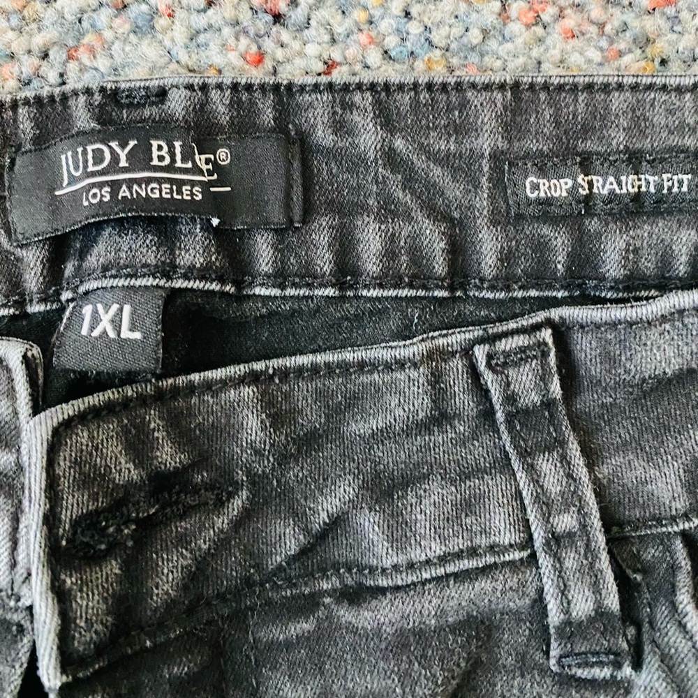 Judy Blue cropped straight leg black jeans